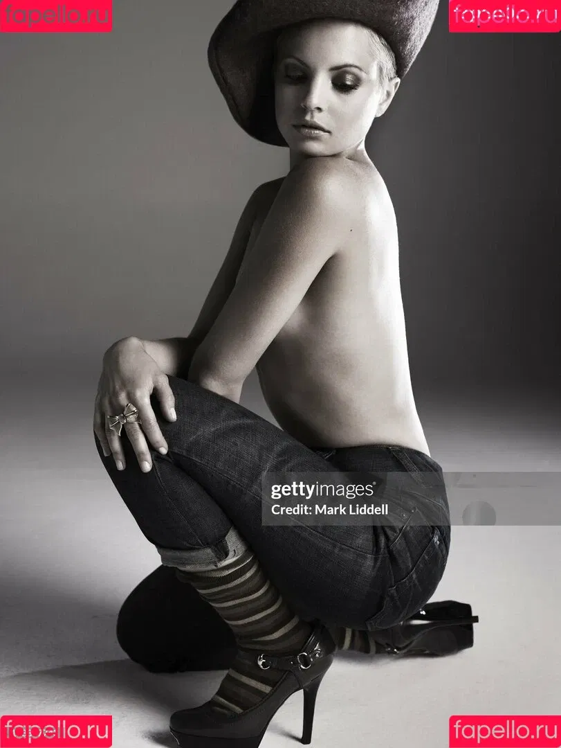 Mena Suvari Onlyfans Photo Gallery 
