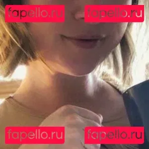 elisanextdoor Onlyfans Photo Gallery 