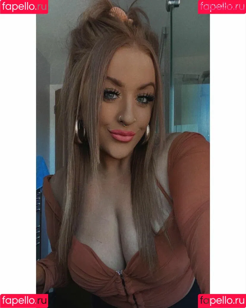 Charlotte Irvine Onlyfans Photo Gallery 