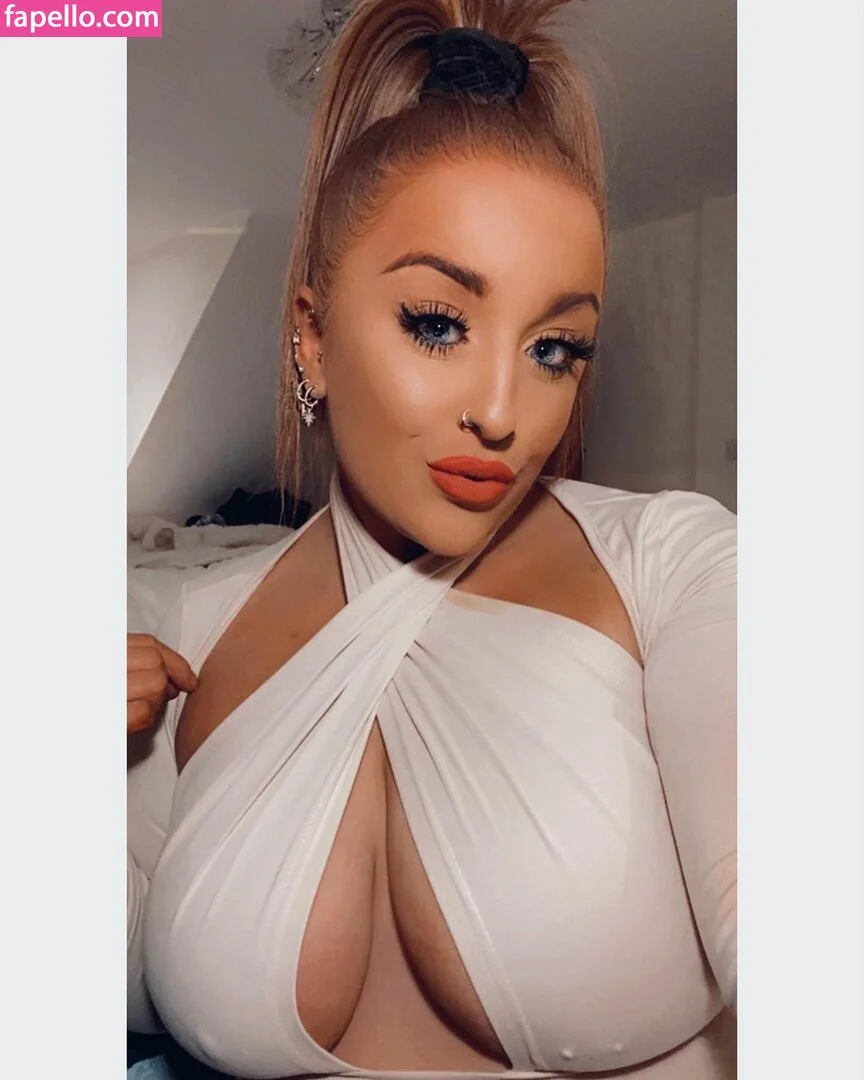 Charlotte Irvine Onlyfans Photo Gallery 