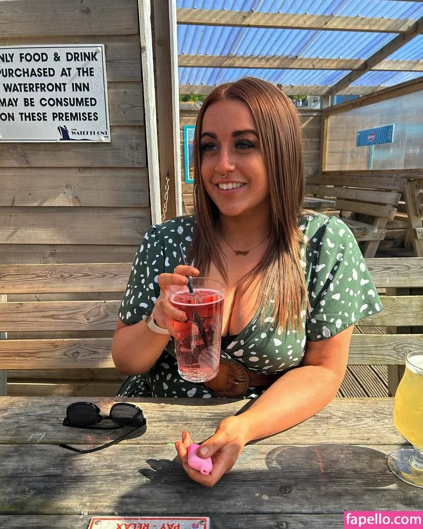 Charlotte Irvine Onlyfans Photo Gallery 