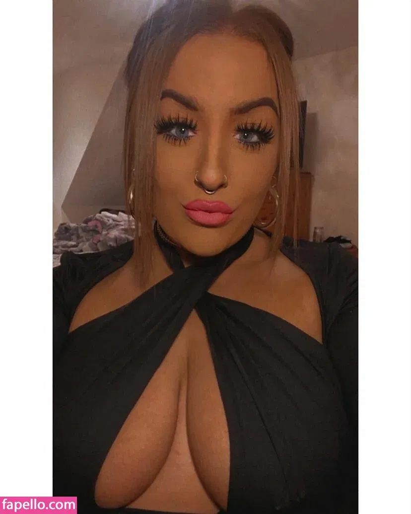 Charlotte Irvine Onlyfans Photo Gallery 