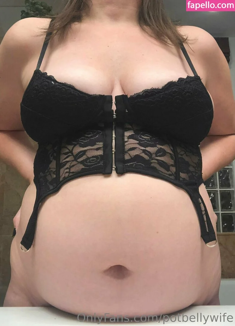 potbellywife Onlyfans Photo Gallery 