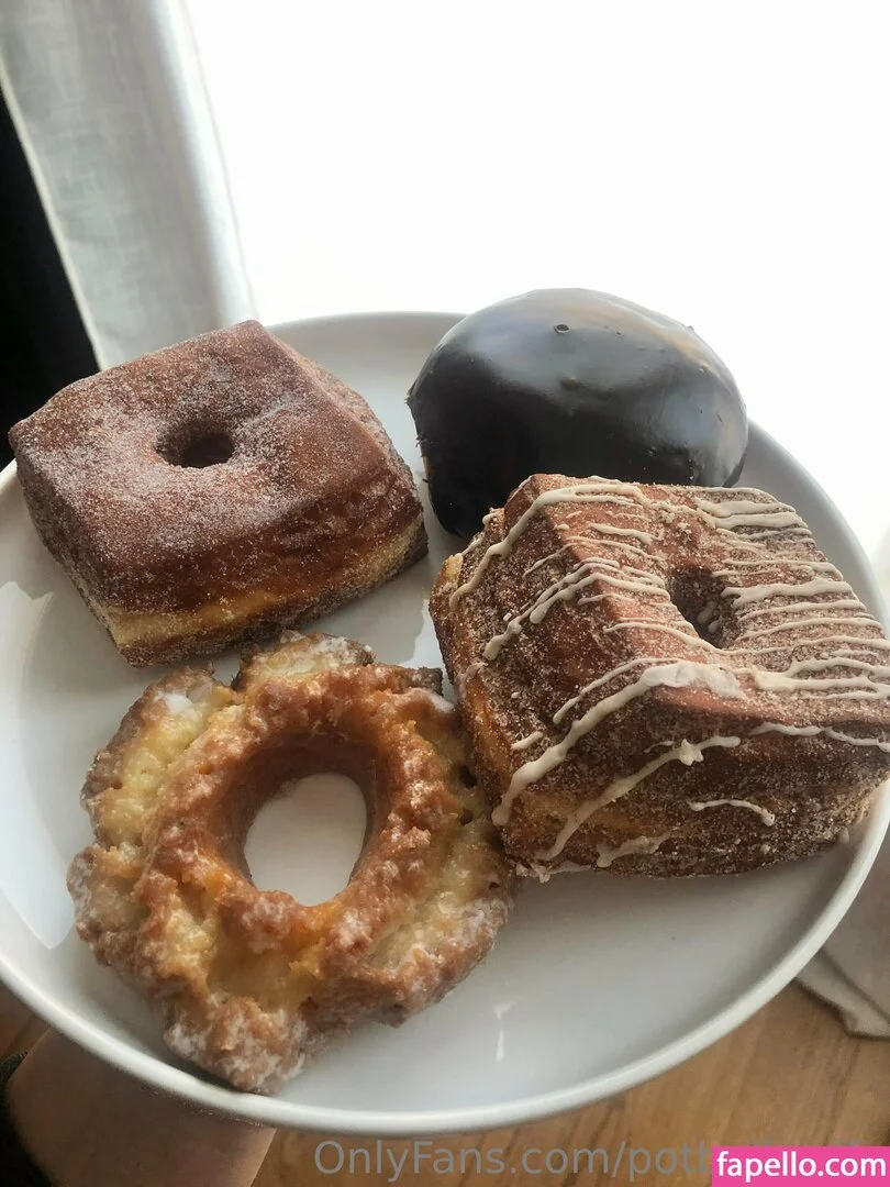 potbellywife Onlyfans Photo Gallery 