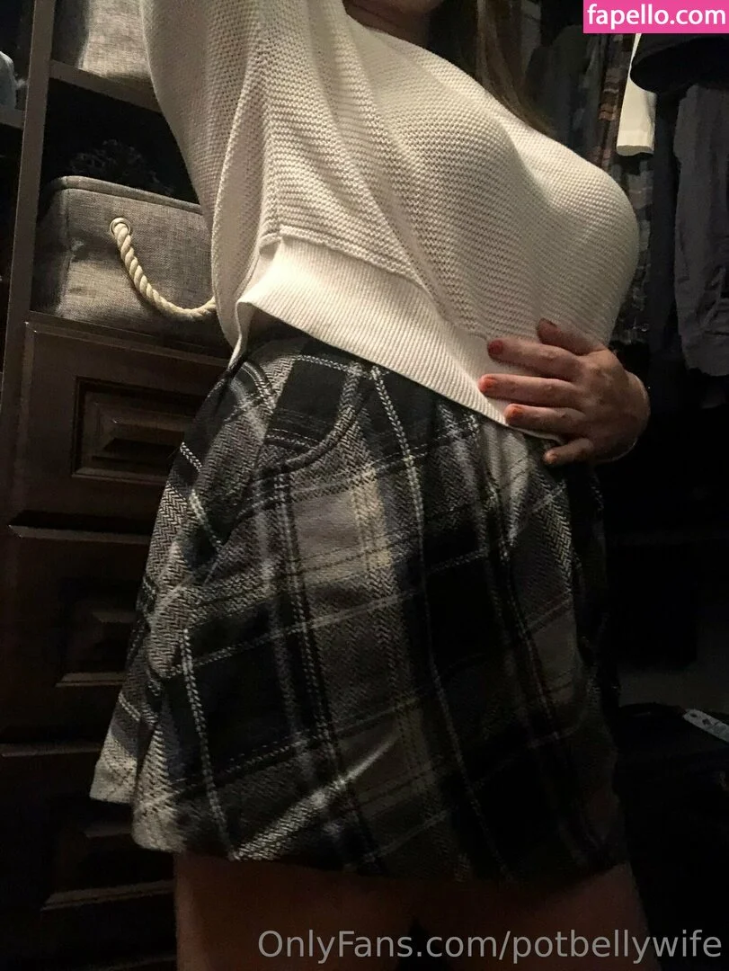 potbellywife Onlyfans Photo Gallery 