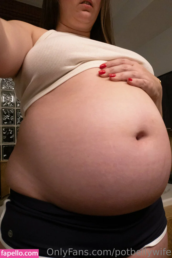 potbellywife Onlyfans Photo Gallery 