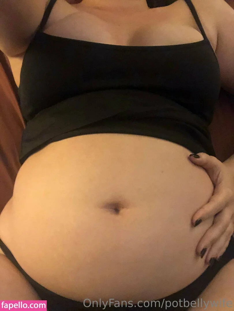 potbellywife Onlyfans Photo Gallery 