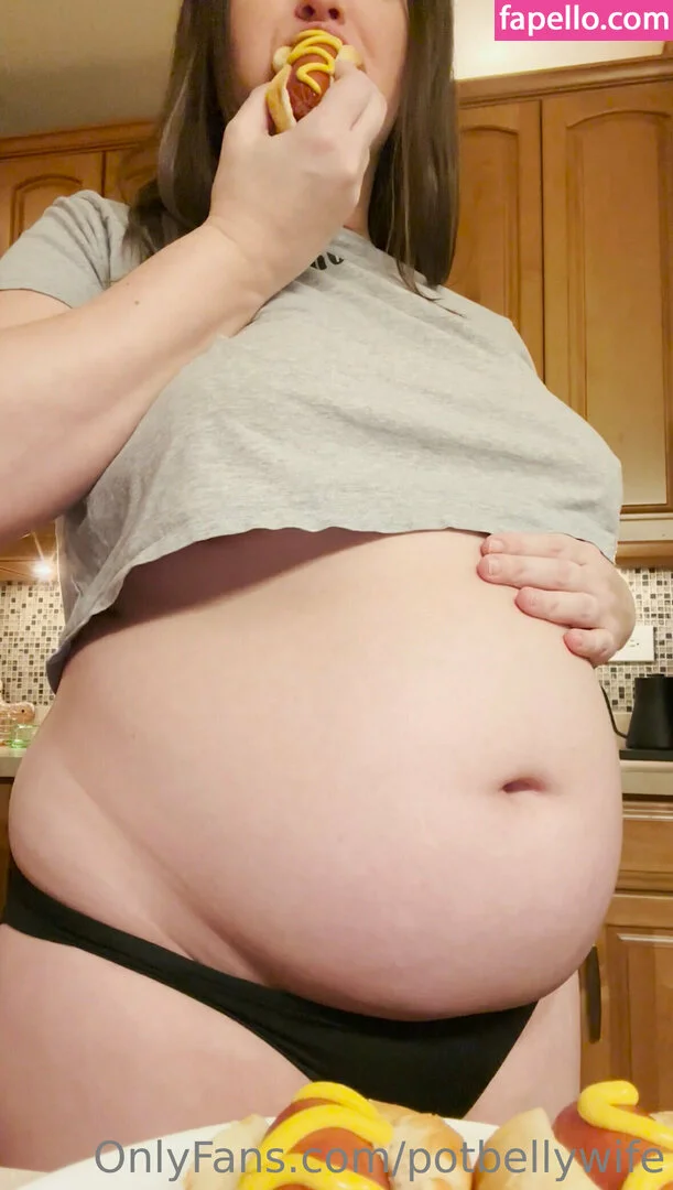 potbellywife Onlyfans Photo Gallery 