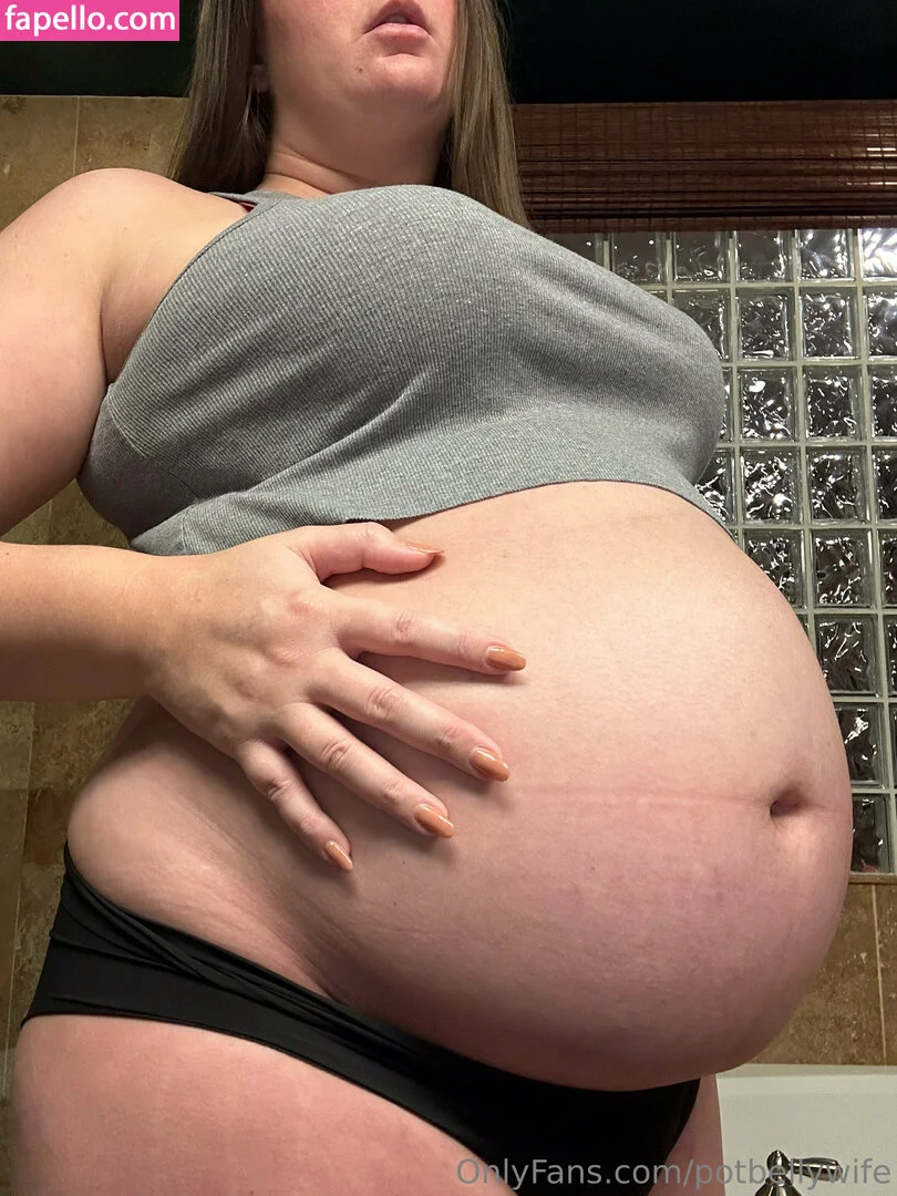 potbellywife Onlyfans Photo Gallery 