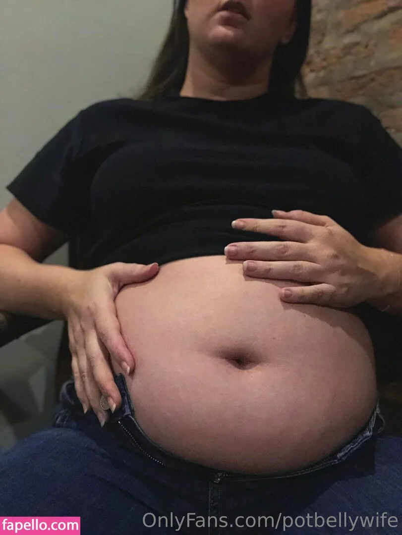 potbellywife Onlyfans Photo Gallery 