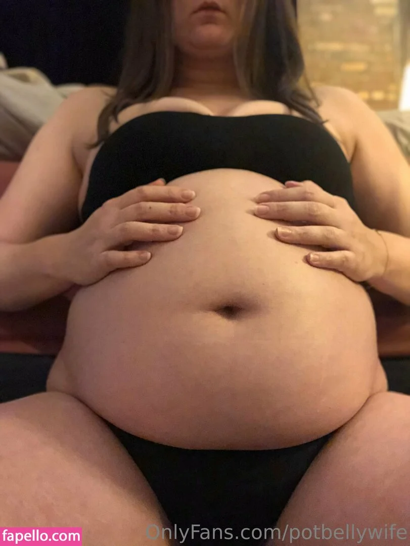 potbellywife Onlyfans Photo Gallery 