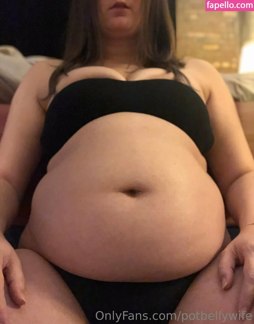 potbellywife Onlyfans Photo Gallery 