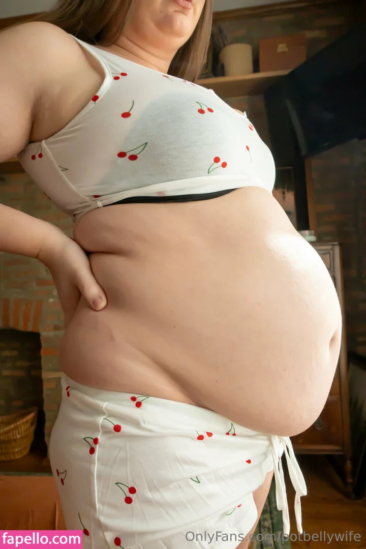 potbellywife Onlyfans Photo Gallery 