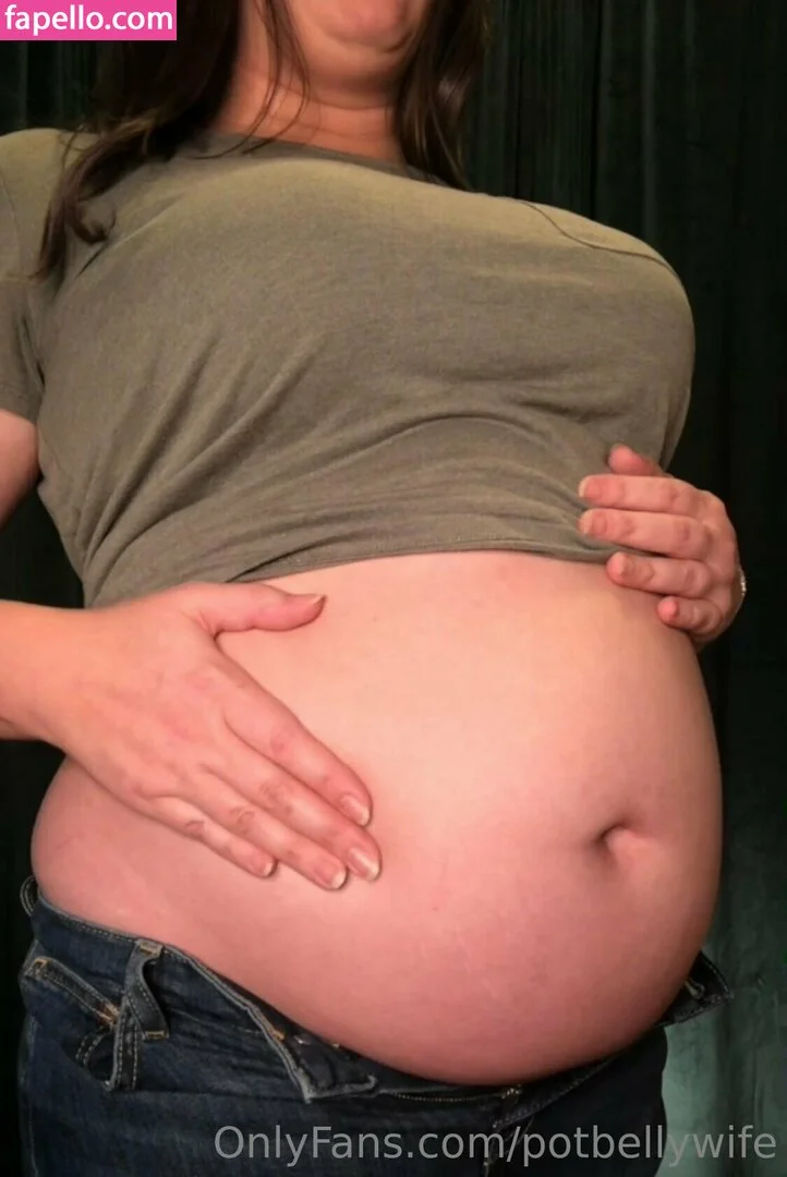 potbellywife Onlyfans Photo Gallery 