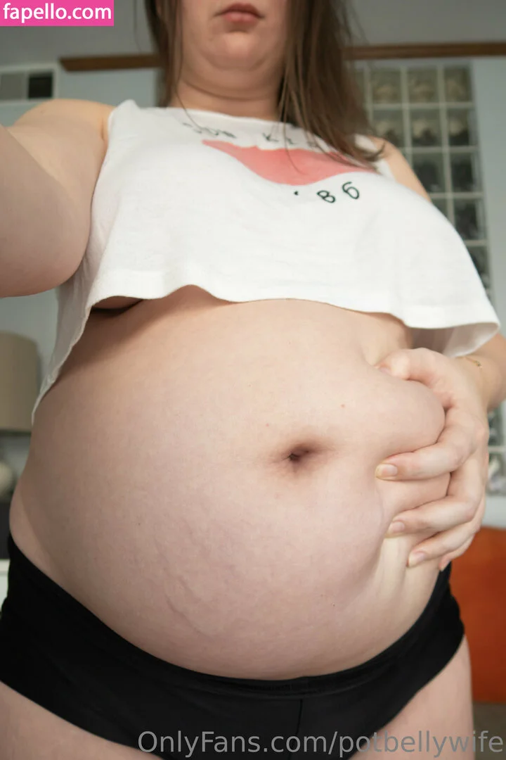 potbellywife Onlyfans Photo Gallery 