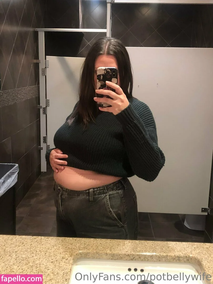 potbellywife Onlyfans Photo Gallery 
