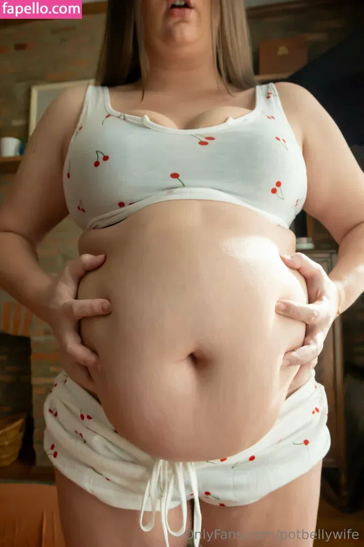 potbellywife Onlyfans Photo Gallery 