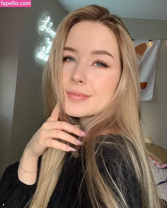 Agent Nesty Onlyfans Photo Gallery 