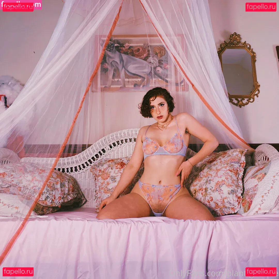 plantgalfree Onlyfans Photo Gallery 