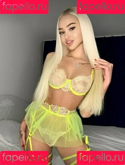 marrllaa Onlyfans Photo Gallery 