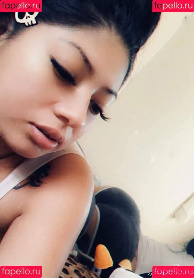 xochampagnexo Onlyfans Photo Gallery 