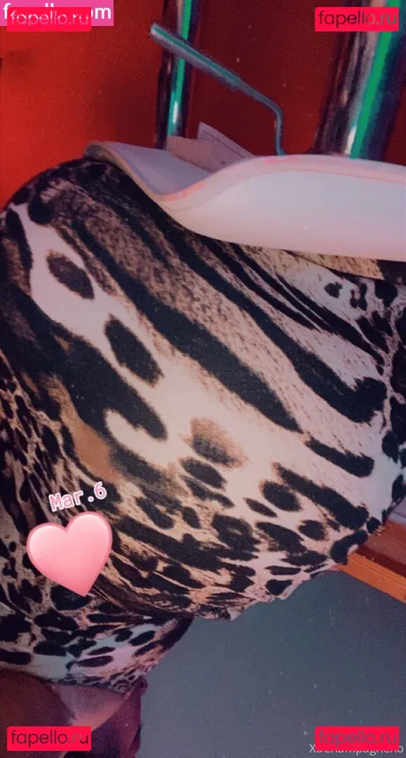 xochampagnexo Onlyfans Photo Gallery 