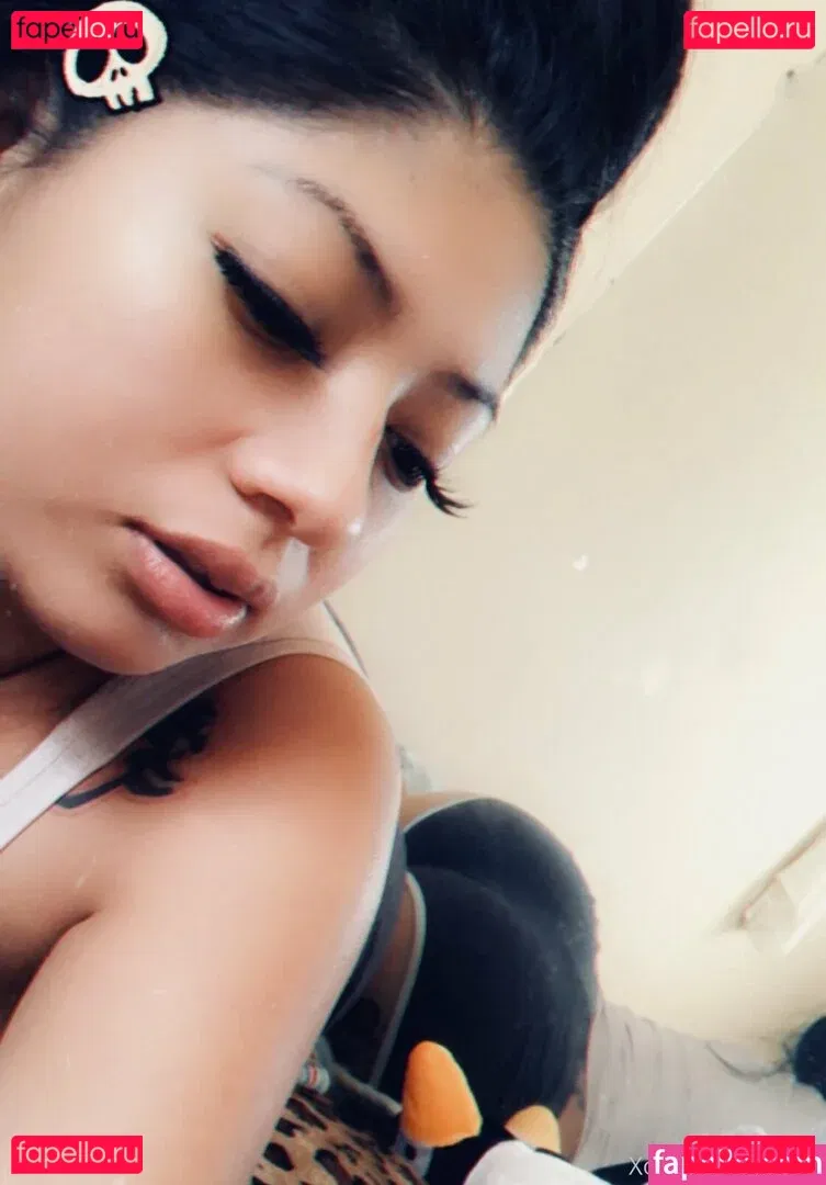 xochampagnexo Onlyfans Photo Gallery 