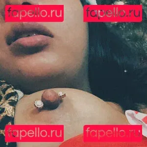 xochampagnexo Onlyfans Photo Gallery 