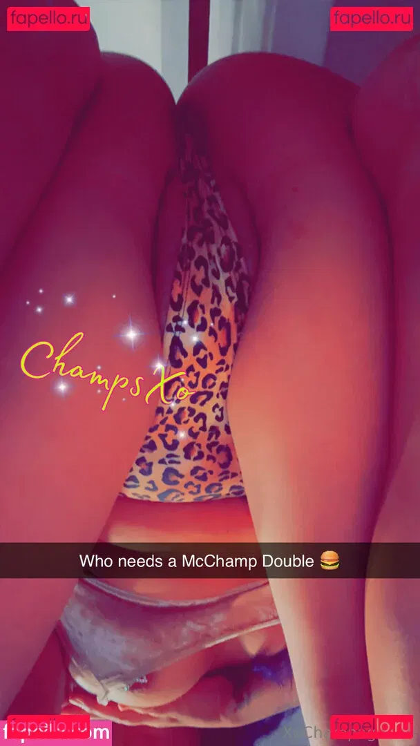 xochampagnexo Onlyfans Photo Gallery 