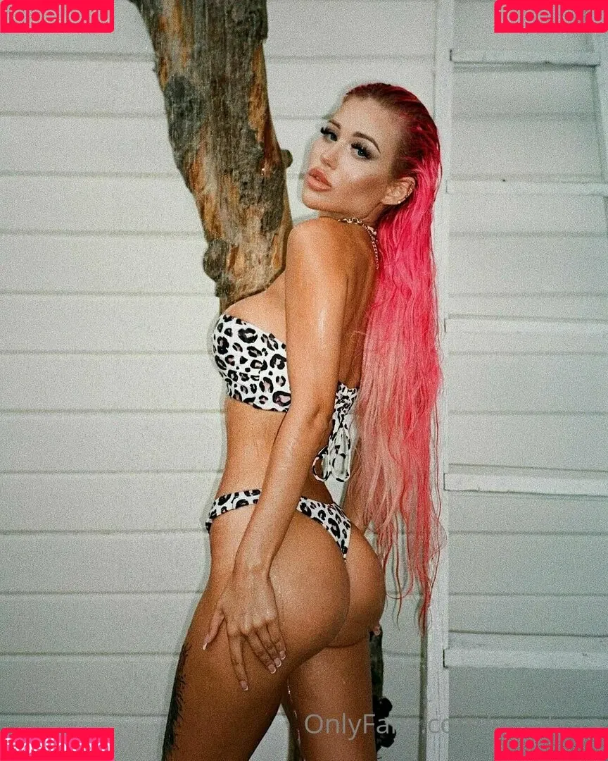 ursakura Onlyfans Photo Gallery 