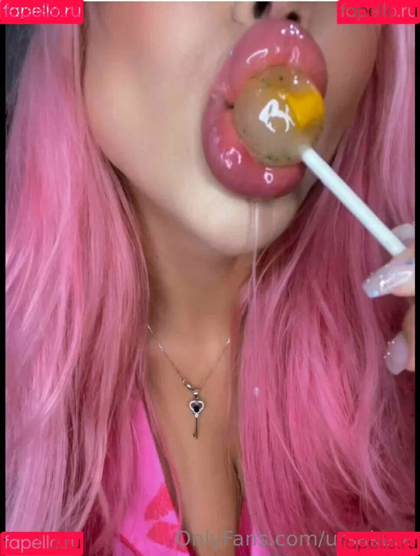 ursakura Onlyfans Photo Gallery 