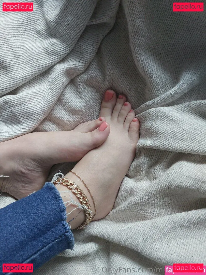 misstinyfeets Onlyfans Photo Gallery 
