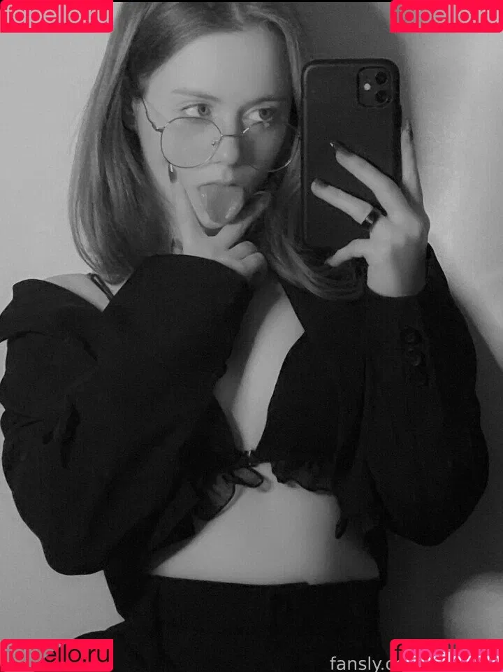 Vwemor Onlyfans Photo Gallery 