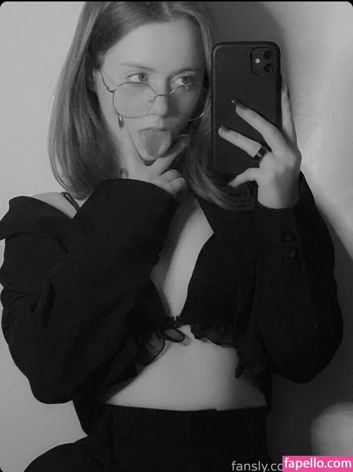 Vwemor Onlyfans Photo Gallery 