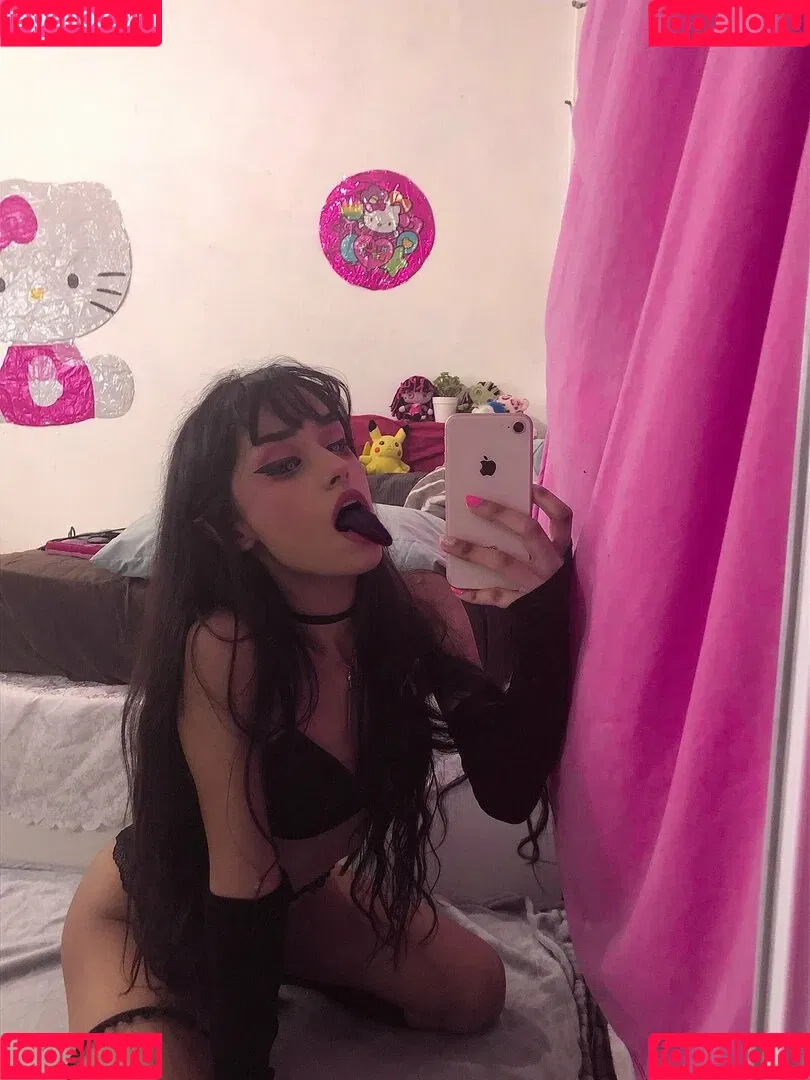 d0llgrim Onlyfans Photo Gallery 