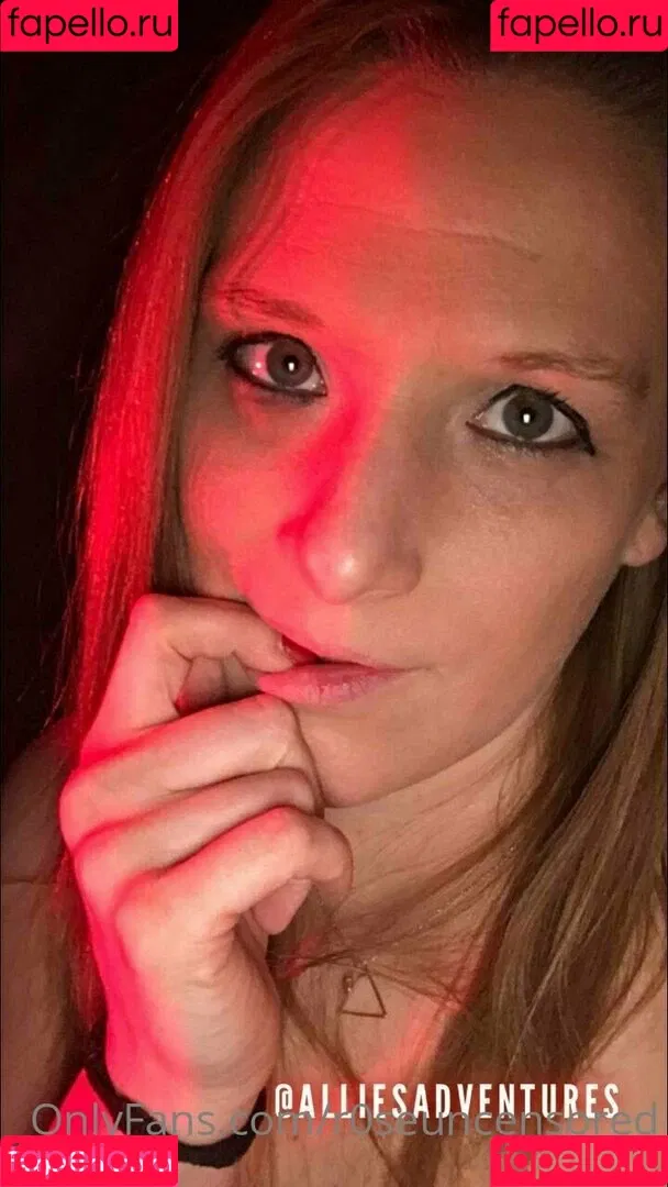 r0seuncensored Onlyfans Photo Gallery 