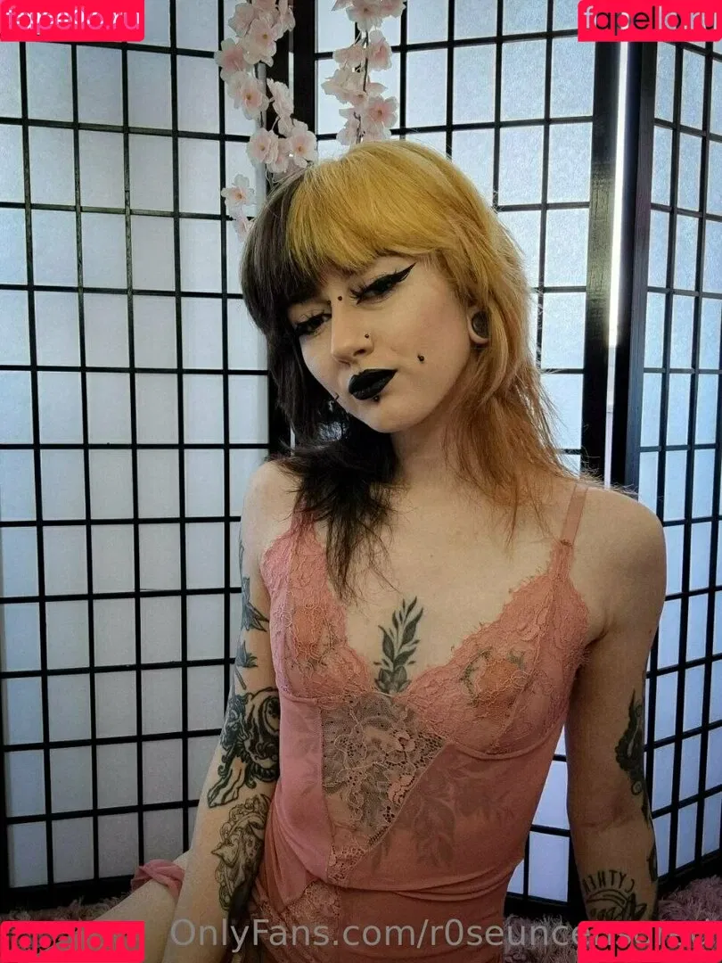 r0seuncensored Onlyfans Photo Gallery 