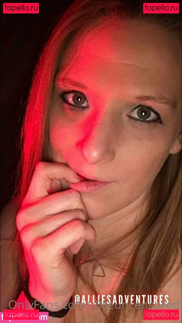 r0seuncensored Onlyfans Photo Gallery 