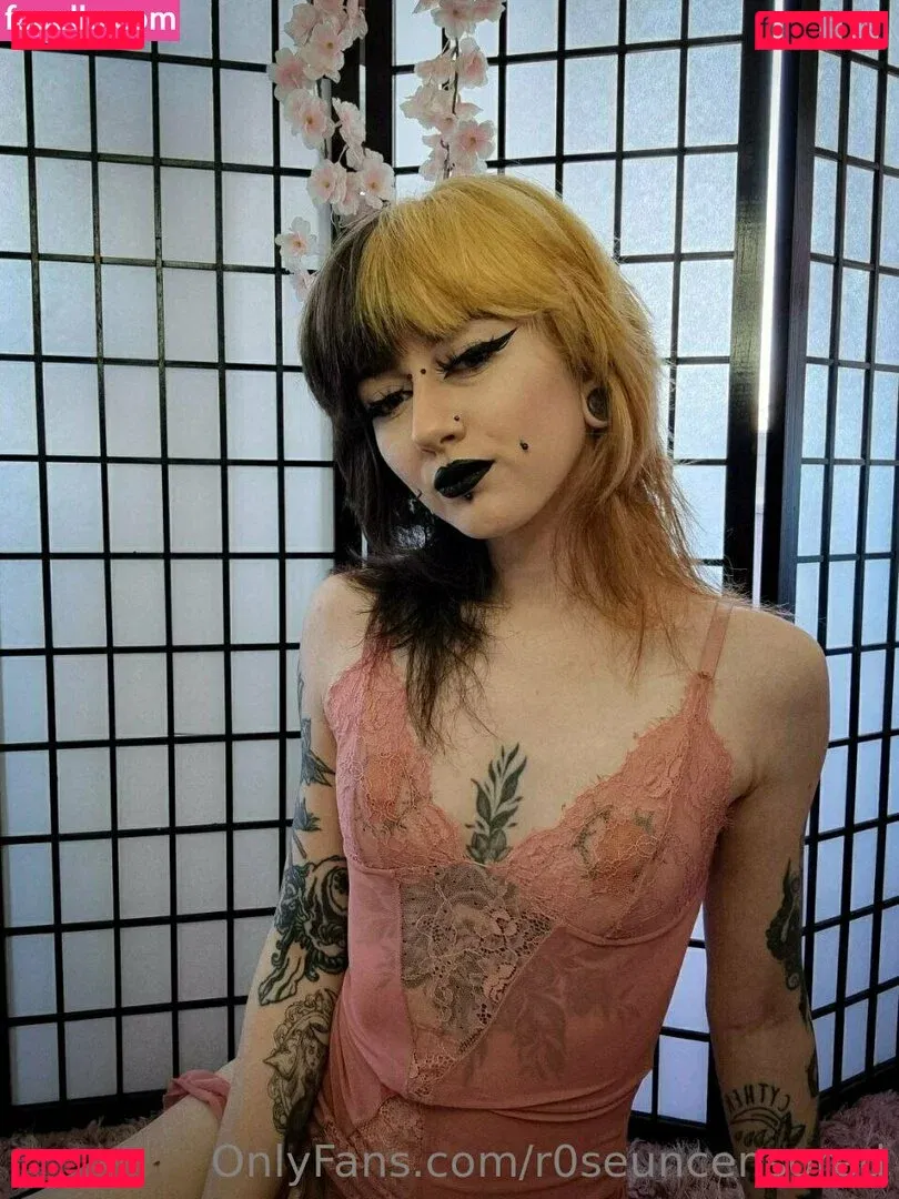 r0seuncensored Onlyfans Photo Gallery 