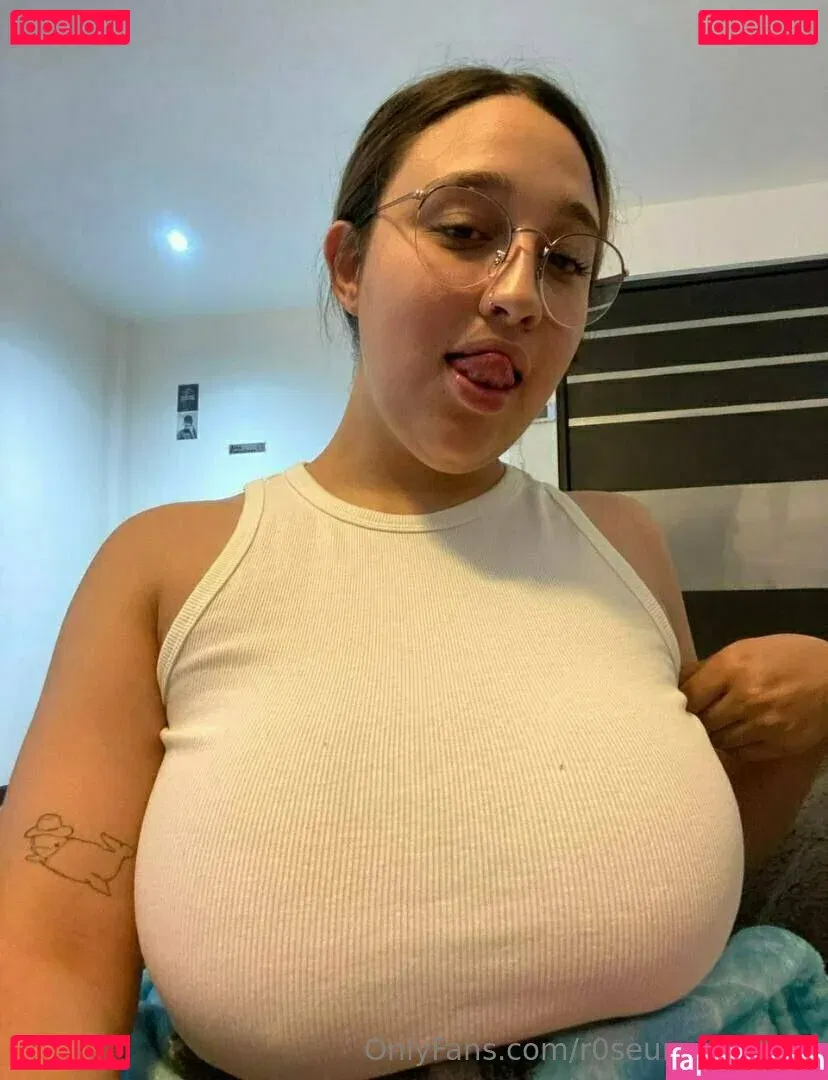 r0seuncensored Onlyfans Photo Gallery 