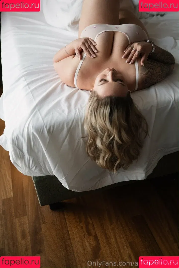 Anna Schmidt Onlyfans Photo Gallery 