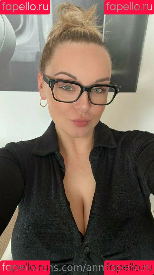 Anna Schmidt Onlyfans Photo Gallery 