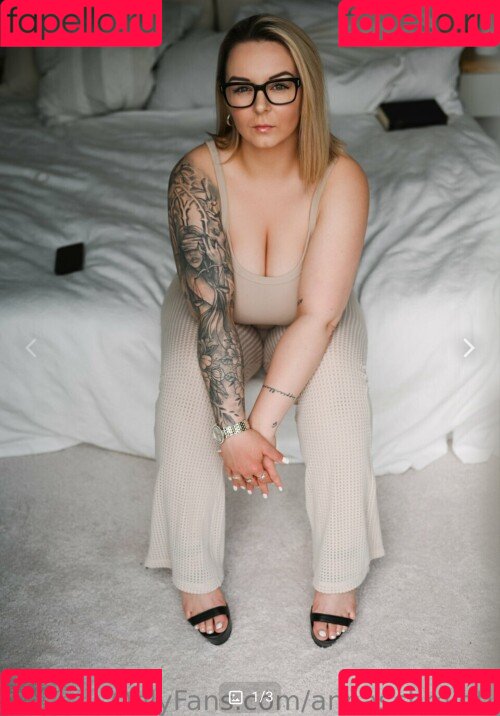 Anna Schmidt Onlyfans Photo Gallery 