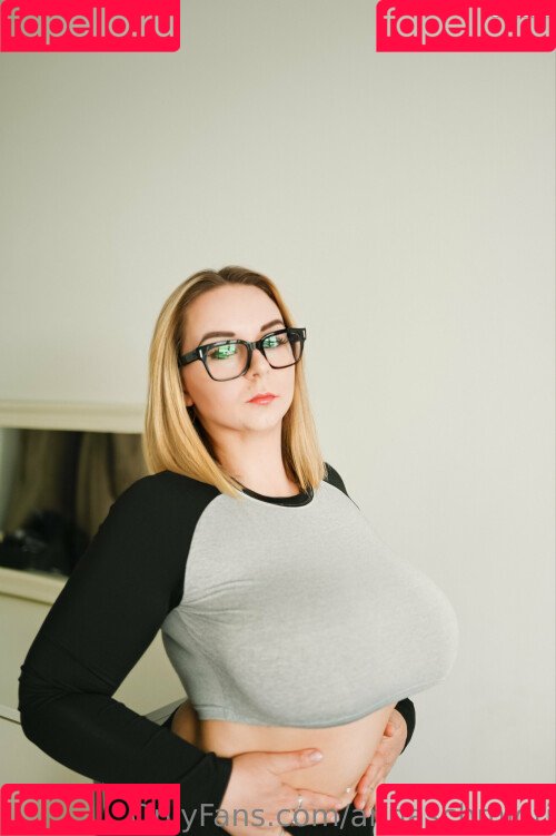 Anna Schmidt Onlyfans Photo Gallery 