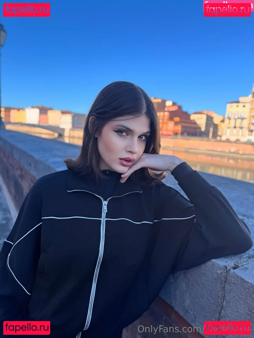 Lily Adams Onlyfans Photo Gallery 