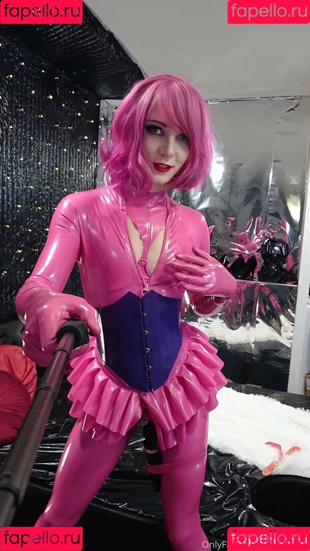 latexirime Onlyfans Photo Gallery 
