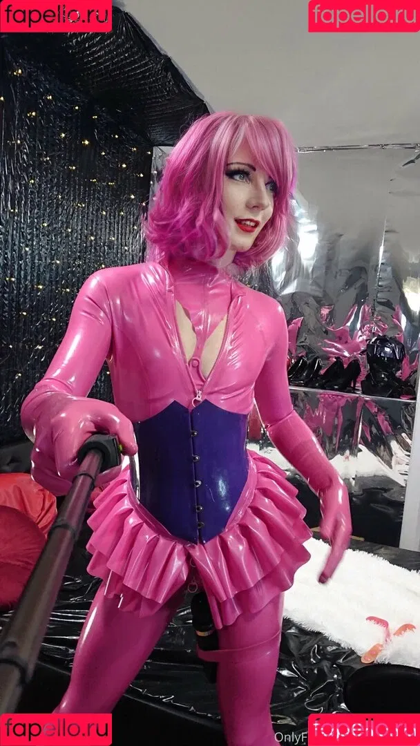 latexirime Onlyfans Photo Gallery 