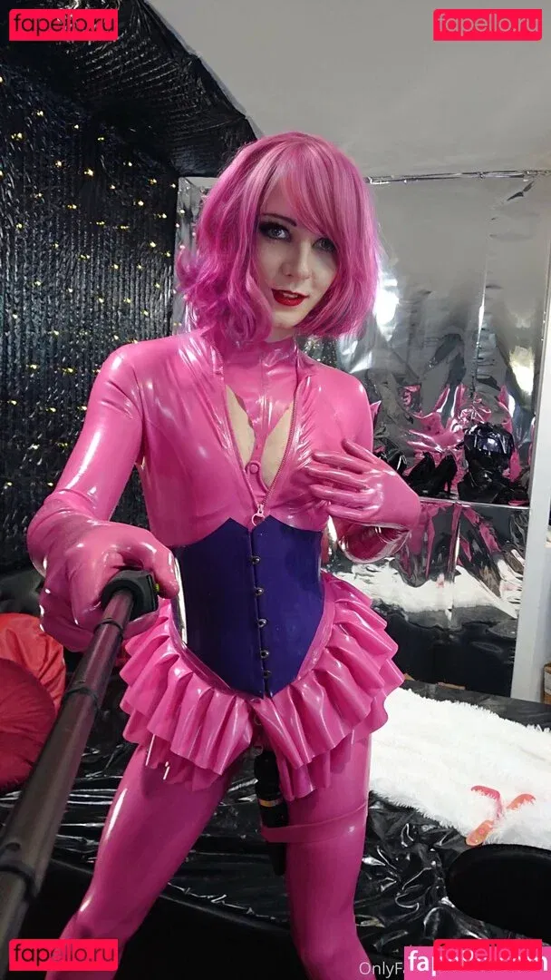 latexirime Onlyfans Photo Gallery 