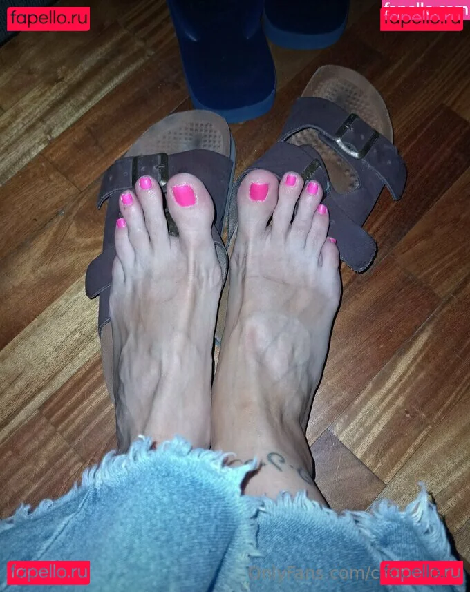 clarita.feet Onlyfans Photo Gallery 