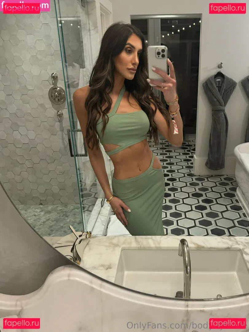 BodybyLorrie Onlyfans Photo Gallery 